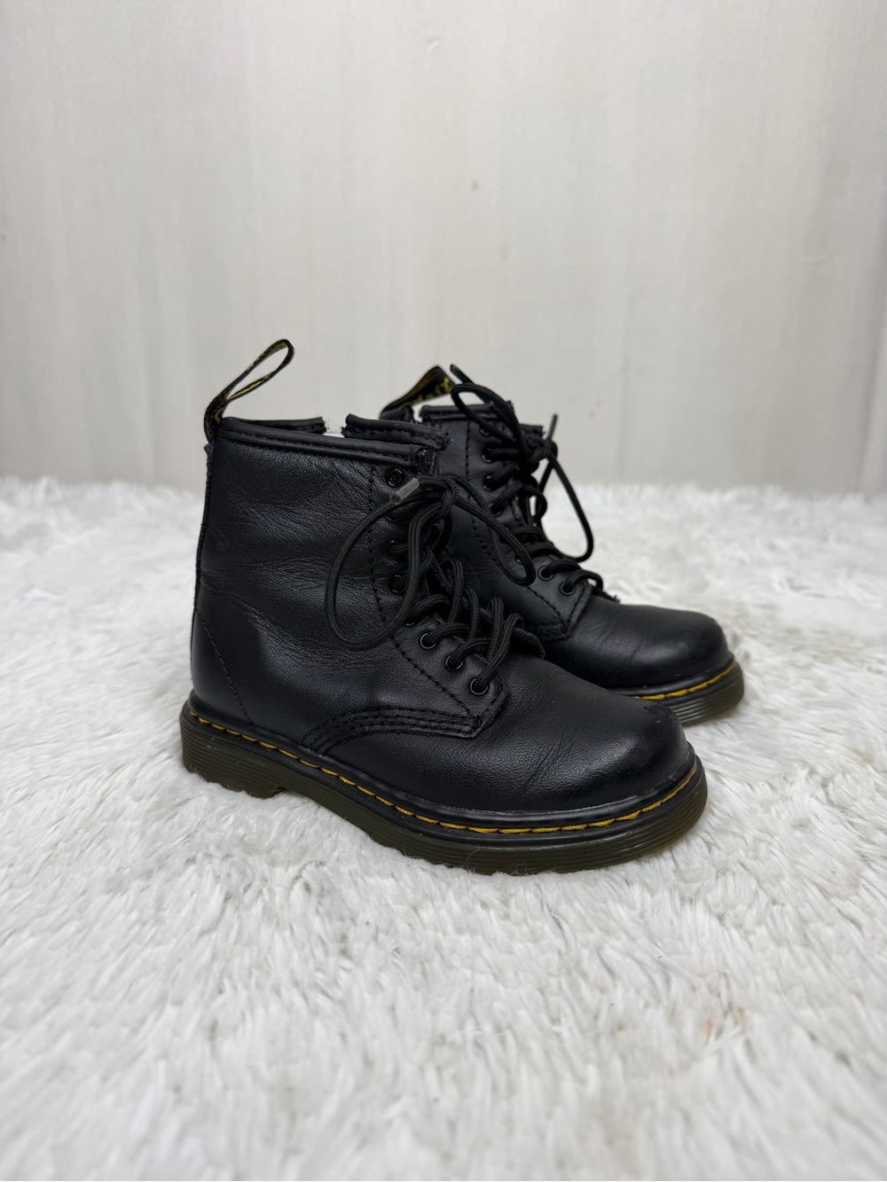 DR. MARTENS / 1460 black leather lace up combat boots / 8
